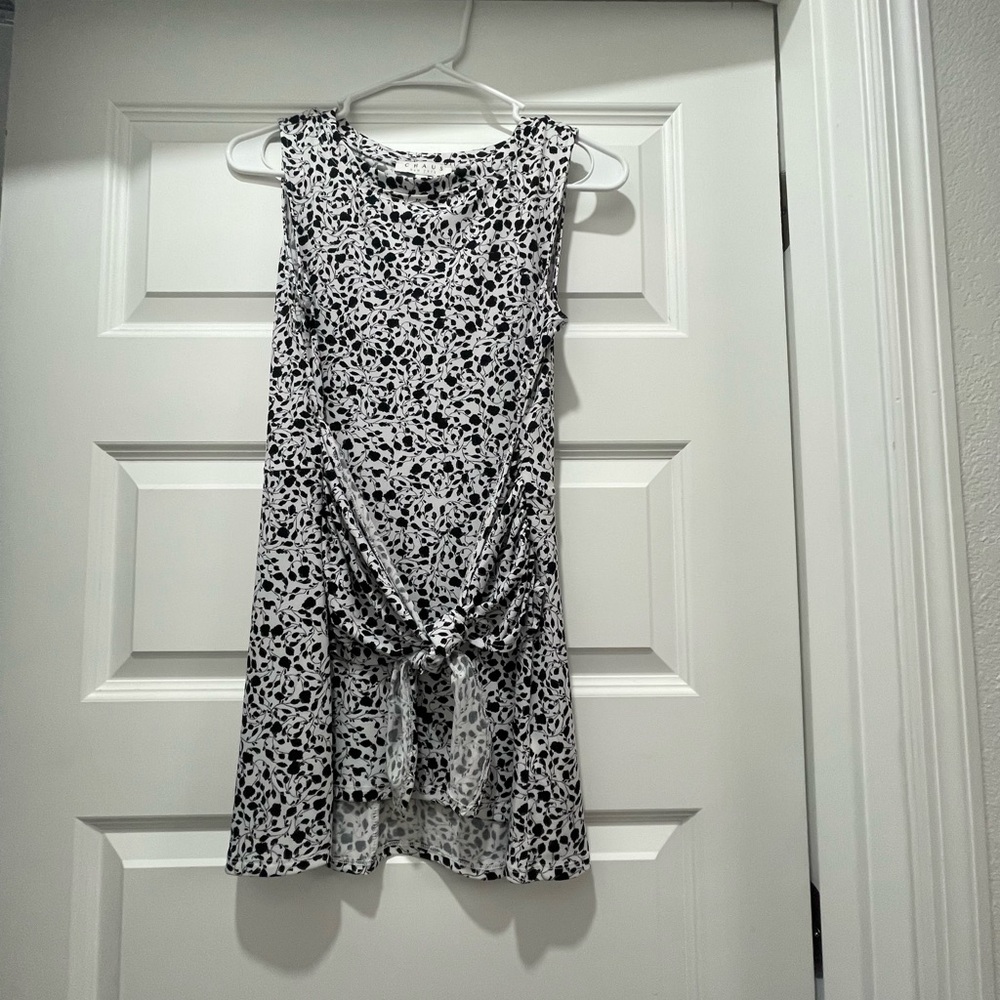 Black and White Sleeveless Top